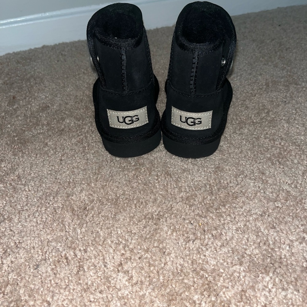 Toddler Uggs 6c